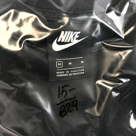 Nike  Swoosh Embroidered Black Crewneck Sweatshirt Women’s M - Picture 9 of 9